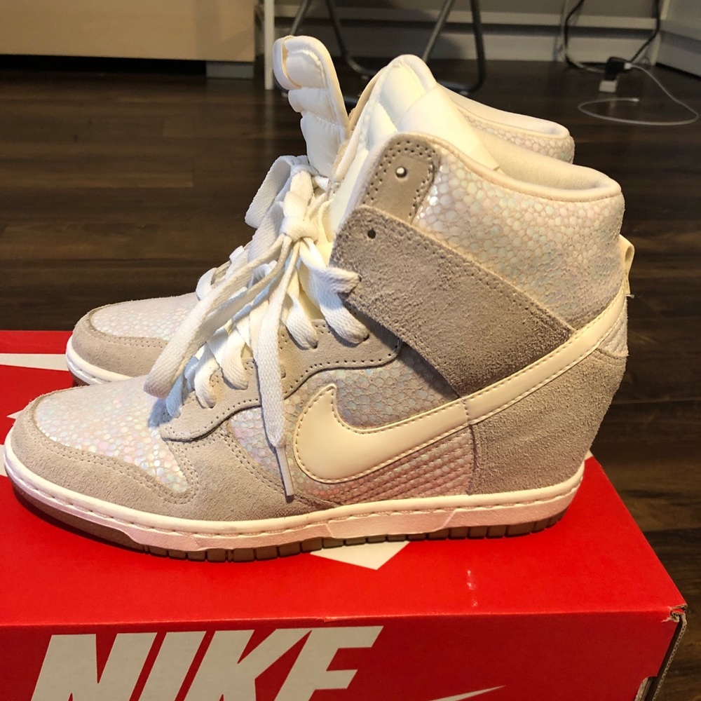Women Nike Dunks.